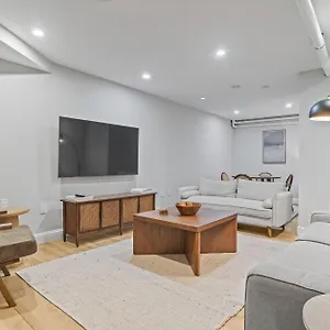 Apartment Urban Haven Retreat